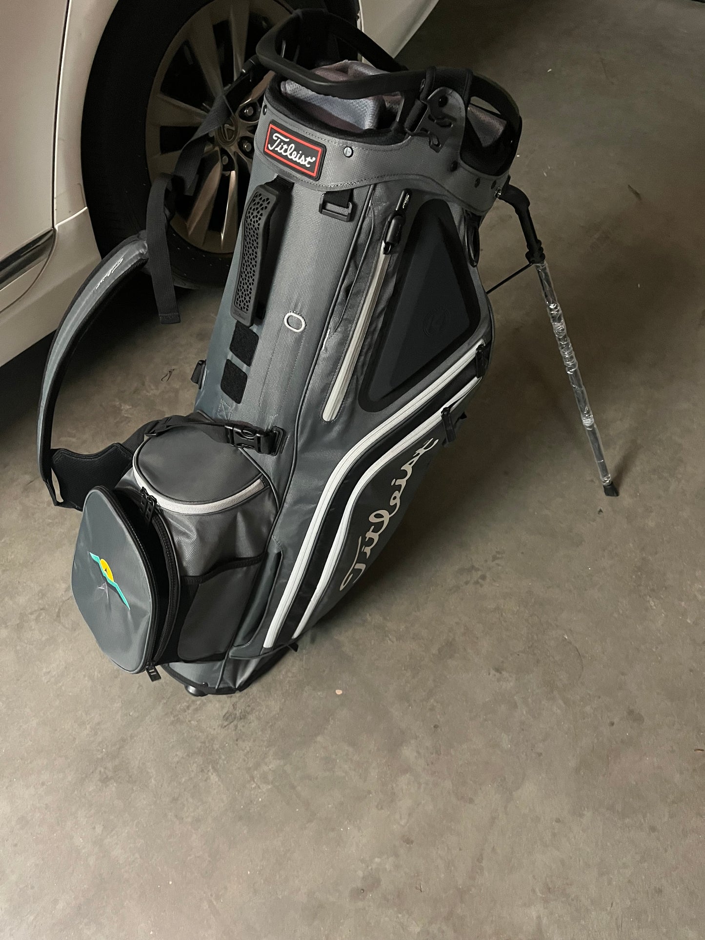 Titleist Stand Bag Grey w/Paako Logo AUCTION