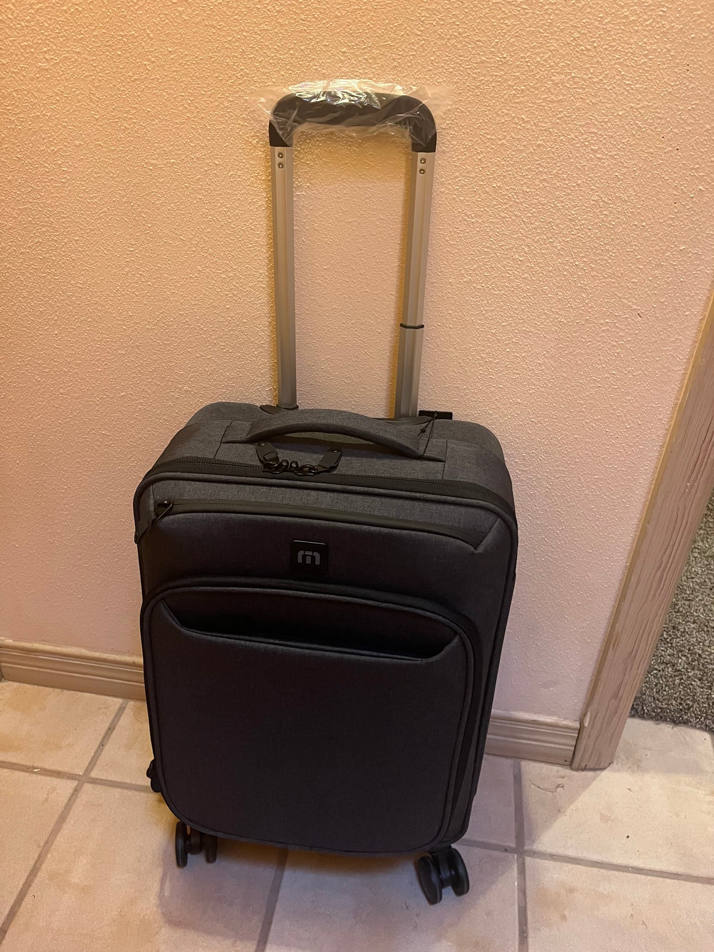 Travis Mathews 1 Piece Luggage w/ Roller and Handle AUCTION