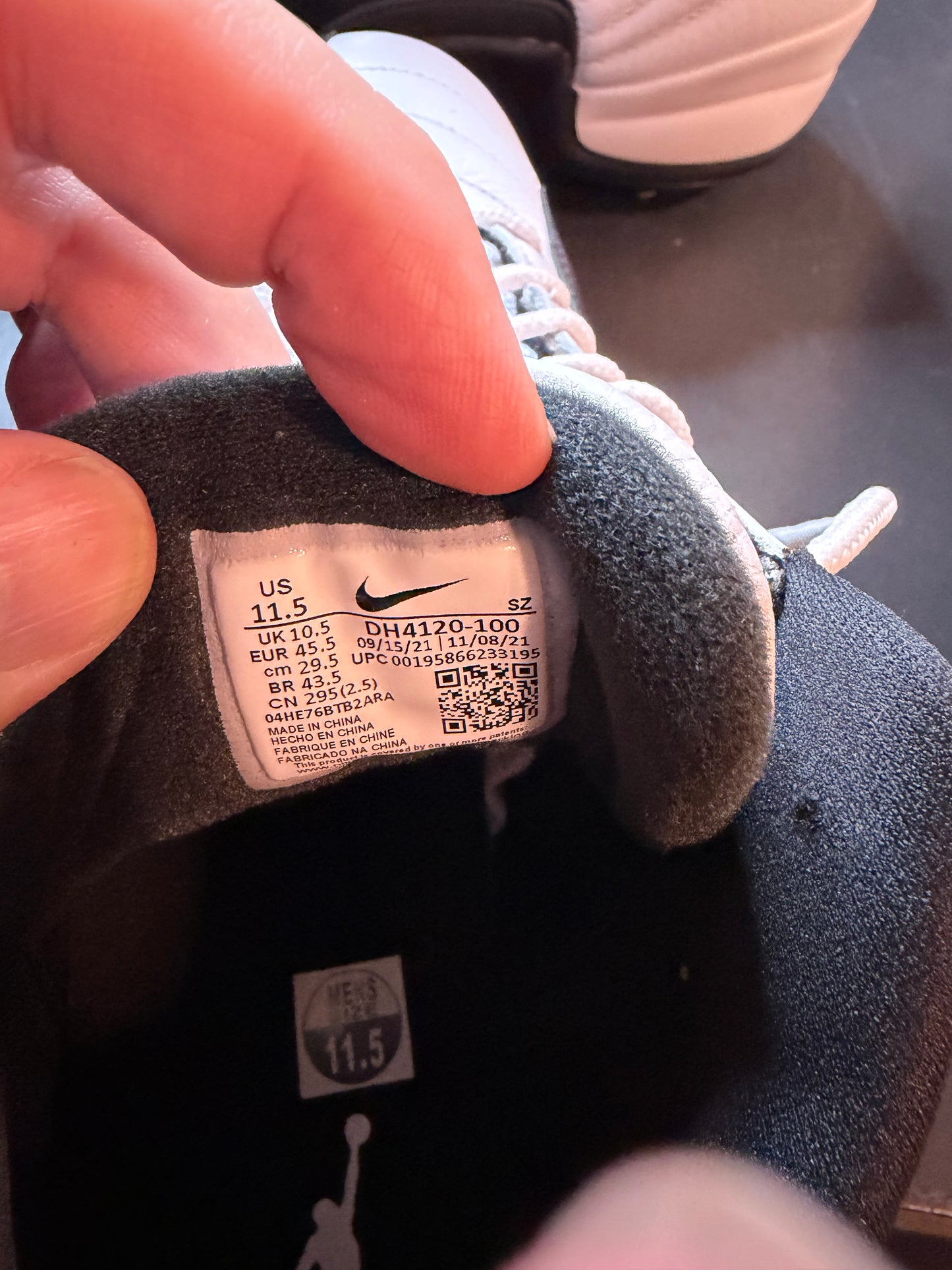 Air Jordan XII LOW top GOLF SHOES    Brand New in the Box.   Size 11.5